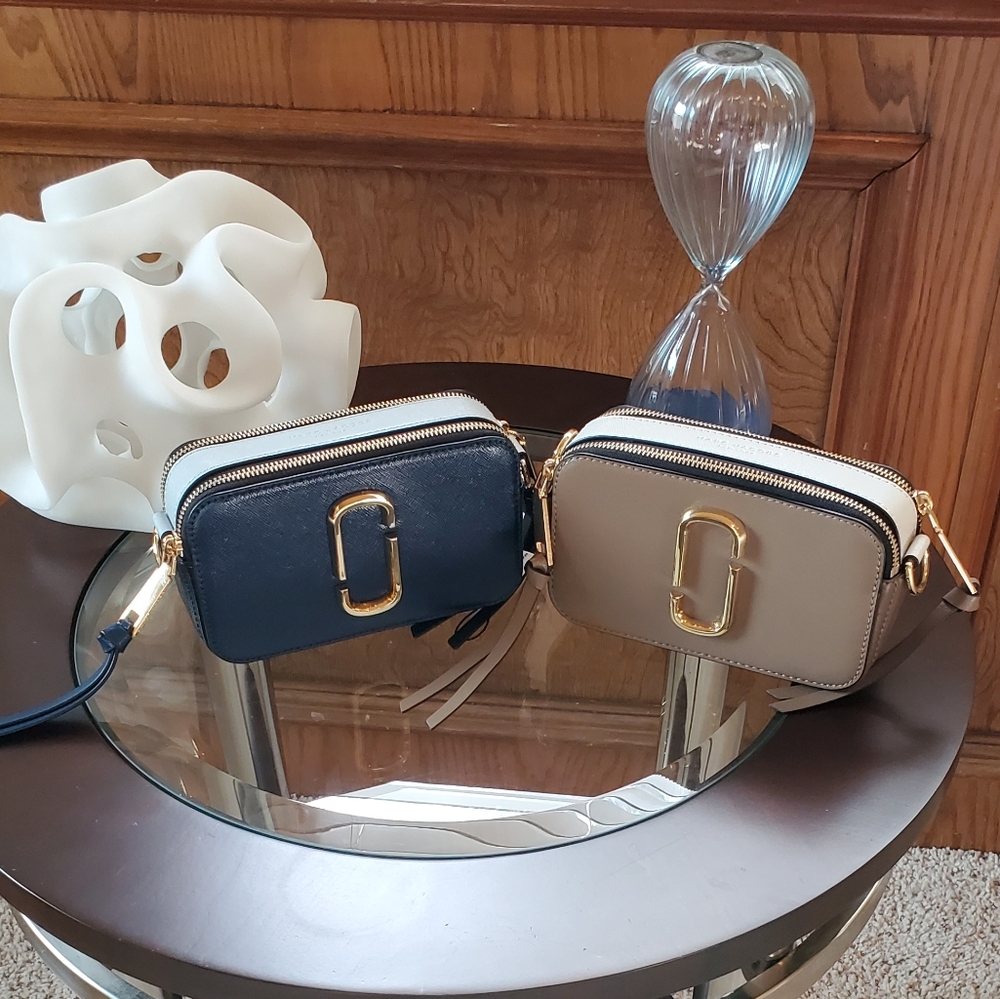 Marc Jacobs Snapshot Cluth is Gray